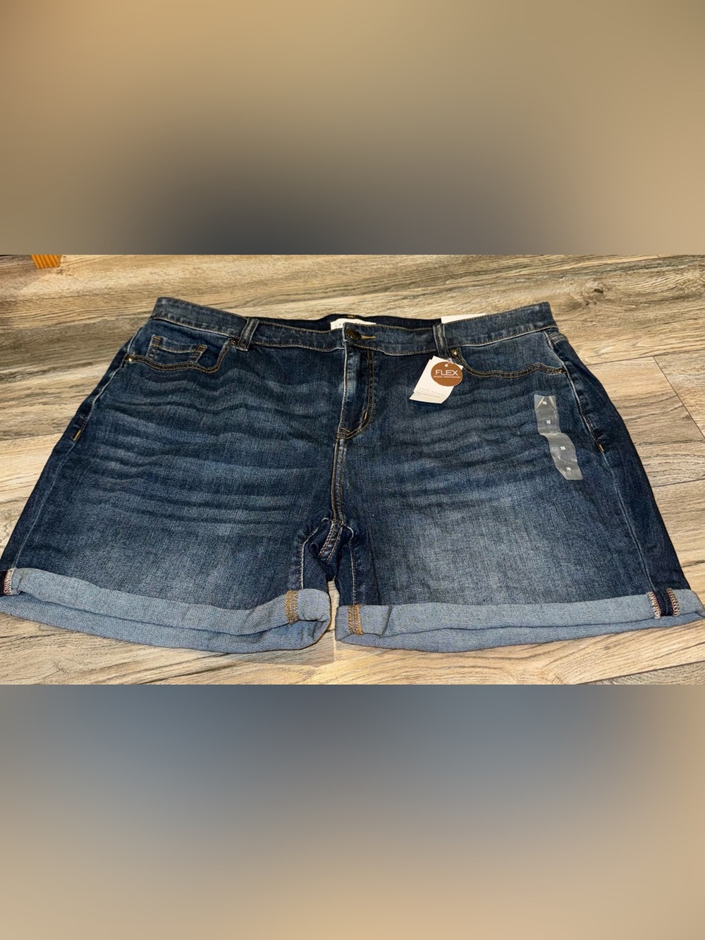 Lane Bryant Signature Fit Boyfriend MIDI Short Sz 16